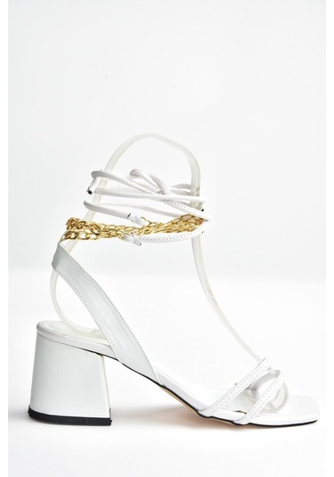 Fox Shoes Beyaz Kısa Topuklu Altın Zincir Detaylı Bilekten Bağlam