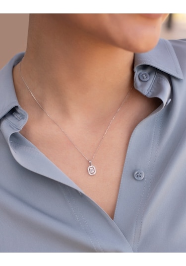 Gülaylar Diamond Line Beyaz Altın 8 Ayar Baget Taşlı Kolye