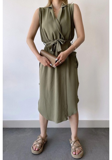 Kadın Haki Kalın Askılı, Kruvaze Yaka, Düz Desen, Aerobin Yırtmaçlı, Kemerli Midi Elbise Haki