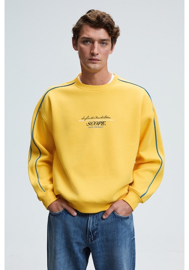 Grimelange LEIF Erkek Kolları Biyeli Önü Baskılı Yuvarlak Yaka Oversize Sarı Sweatshirt