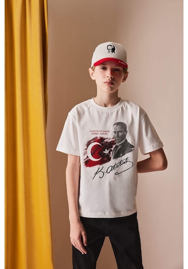 DeFacto Erkek Çocuk Bisiklet Yaka Atatürk Baskılı Kısa Kollu Tişört E0812A825SMWT34