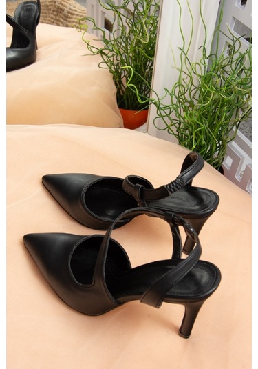 Fox Shoes Siyah Sivri Burun Kadın Topuklu Ayakkabı K404910809