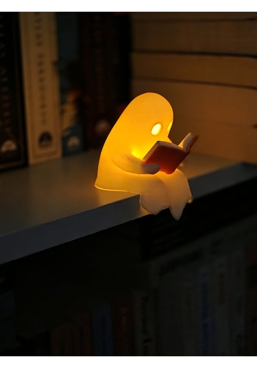 Kitap Okuyan Hayalet Figürü