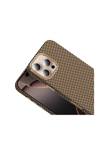 İphone Uyumlu 16 Pro Max Kılıf M-safe Şarj Özellikli Karbon Fiber Görünümlü Gros Kılıf Desert Titanyum