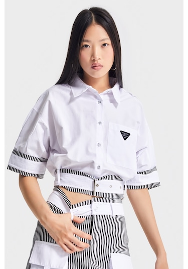 Itsbasic Kadın Beyaz Renk Oversize Kemer Detaylı Önü Düğmeli Crop Top Kumaş Gömlek