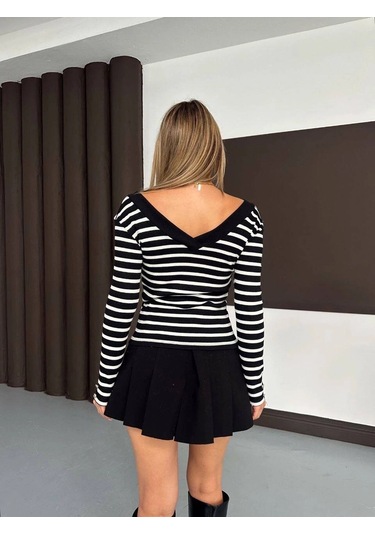 Biçomi V Yaka Kol Ve Yaka Düğmeli Bluz Siyah A4047 Siyah