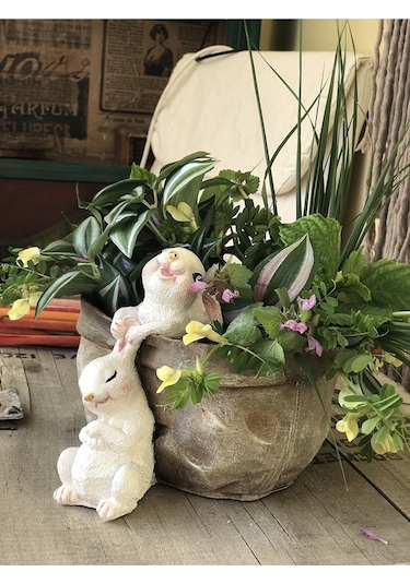 Florada Sepetten Sarkan Sevimli Tavşanlar Dekoratif Saksı