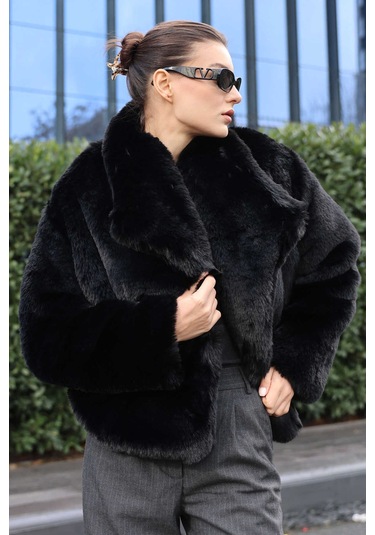 Giyim Dünyası Kadın Kürklü Mont Siyah 001