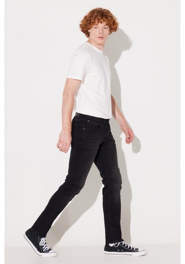 Lee Luke Slim Fit Dar Kesim Düşük Bel Dar Paça Siyah Erkek Esnek Jean Denim Kot Pantolon L719IZHL Siyah