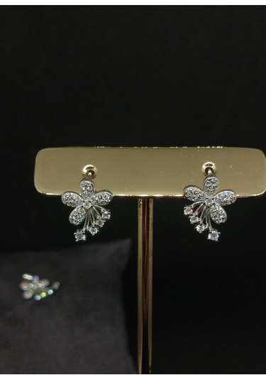 Çiçek Ve Taş Detaylı Gümüş Takı Seti - Kolye Ucu, Küpe Ve Yüzük - Zarif Ve Işıltılı Tasarım Gümüş