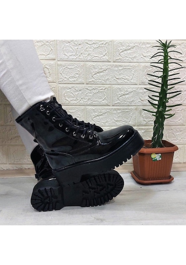 M.p 1425 Siyah Rugan 4cm Tabanlı İçi Tüylü Polar Parlak Kadın Bot 001