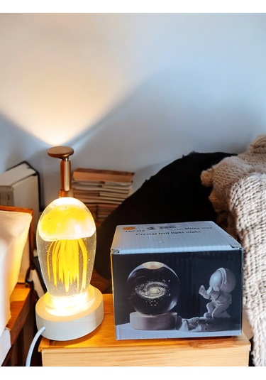 Ahşap Altlıklı Turuncu Renk Deniz Anası Görünümlü Işıklı Küre