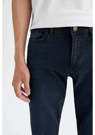 Defacto Pedro Slim Fit Dar Kalıp Normal Bel Dar Paça Jean Pantolon R8791AZ22AUIN196 İndigo