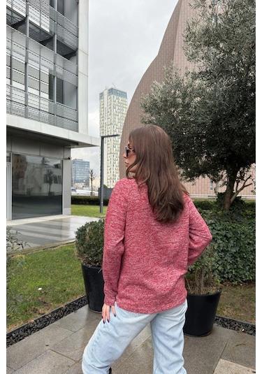 Kadın Kırmızı Kendinden Desenli, Yumoş Kumaş, Uzun Kol, Düğme Detaylı, Boğazlı Bluz Kırmızı