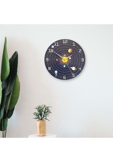 CajuArt Dekoratif Yuvarlak Uzay ve Gezegenler Ahşap Duvar Saati Ahşap