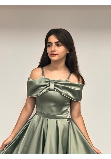 Kız Çocuk Abiye Yeşil Saten Kurdela Yaka Düşük Omuz Askılı Önü Kısa Kuyruklu Abiye Elbise 10-15 Yaş Yeşil Kız Çocuk Abiye Yeşil Saten Kurdela Yaka Düşük Omuz Askılı Önü Kısa Kuyruklu Abiye Elbise 10-15 Yaş Yeşil