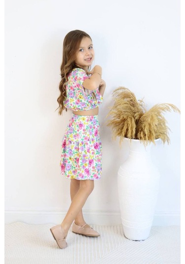 Carmen Yaka Madonna Desenli Etekli Takım - Bahar Esintisi Bahar Esintisi Etekli Takım Çok Renkli