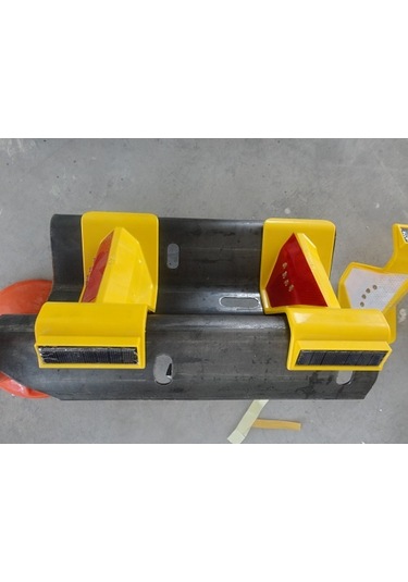 Güneş Enerjili Çelik Bariyer Reflektörü