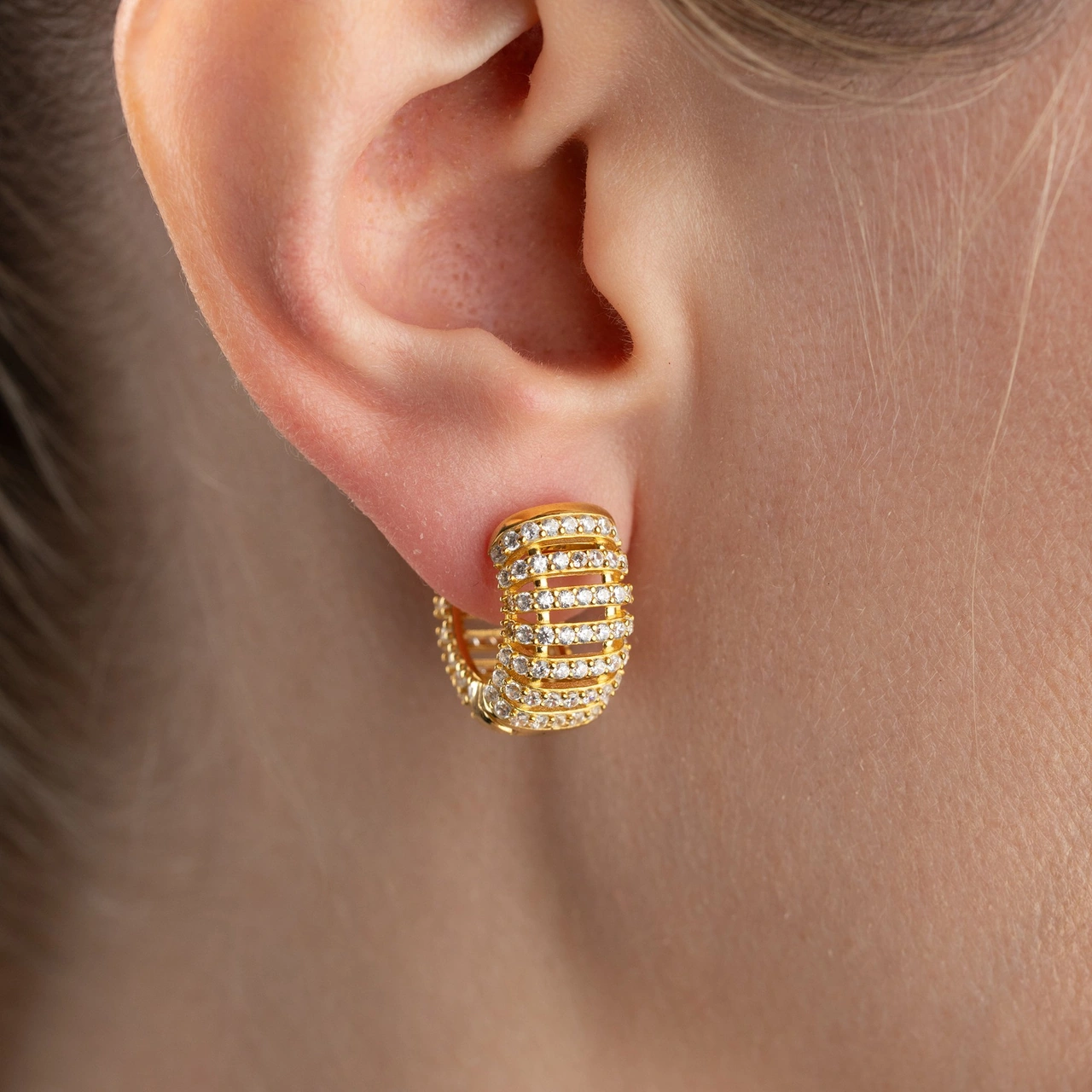 925 Ayar Gümüş Bombeli Taşlı Halka Küpe Altın