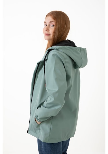 Kadın Mint Yeşil Içi Astarlı Su Geçirmez Ve Rüzgara Dayanıklı Kapüşonlu Cepli Yağmurluk - Rüzgarlık Mint Yeşil Mint Yeşili