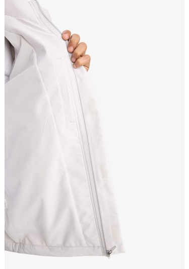 Defacto Defactofit Su İtici Regular Fit Kapüşonlu Fermuarlı Yağmurluk C6047ax25augr522 Gri Defacto Defactofit Su İtici Regular Fit Kapüşonlu Fermuarlı Yağmurluk C6047ax25augr522 Gri