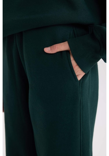 Defacto Standart Boy Beli Paçası Lastikli Cepli Basic Düz Kalın Kumaş Jogger Eşofman Altı D9934AX24WNGN465 Yeşil