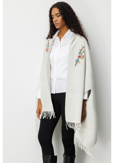 Kadın Yakası İşlemeli Koldan Geçmeli Büyük Yün Panço Kemik Kemik