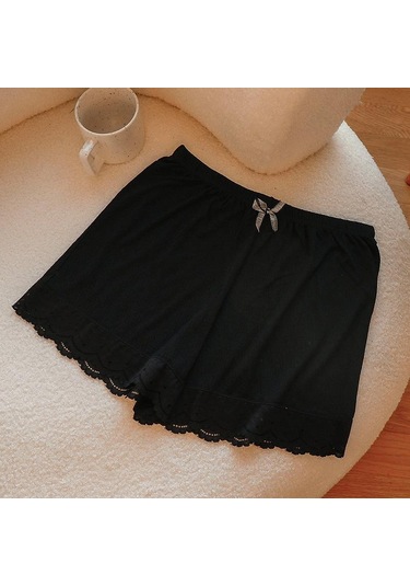 Siyah Kadın Yumuşak Rahat ve Elastik Dantel Kenarlı Çok Yönlü Şort Siyah
