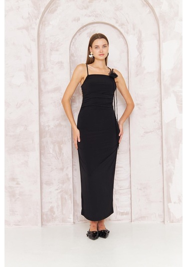 Kadın Siyah Gül Detaylı Bodycon Askılı Midi Elbise Dm1053 Siyah