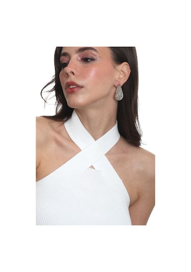 Labalaba Kadın Telkari Görünümlü Çiçek Motifli Çivili Model Damla Formlu Küpe - Lak Gümüş Altın