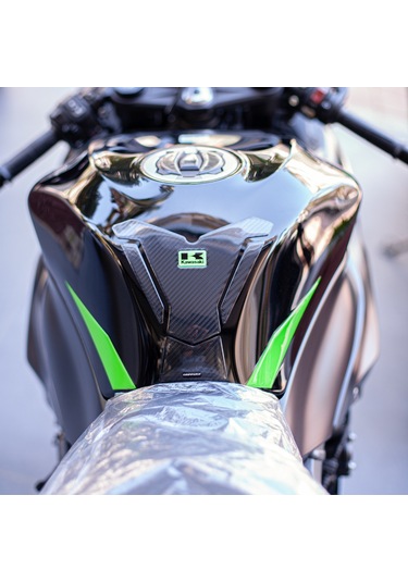 Kawasaki Zx-6r 2025 İle Uyumlu Kaydırmaz 6d Karbon Ve Şeffaf 10 Parça Tank Pad Seti Gc68 Siyah Motor KARBON