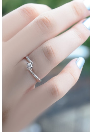 Pırlanta Modern Dalgalı Tektaş Yüzük