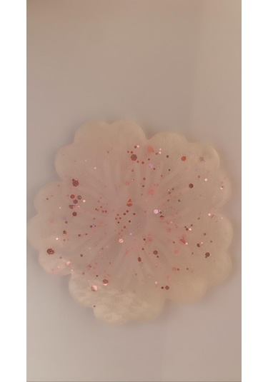 Sedefli Beyaz Üzerine Pembe Glitterli Çiçek Desen Bardak Altlığı Beyaz