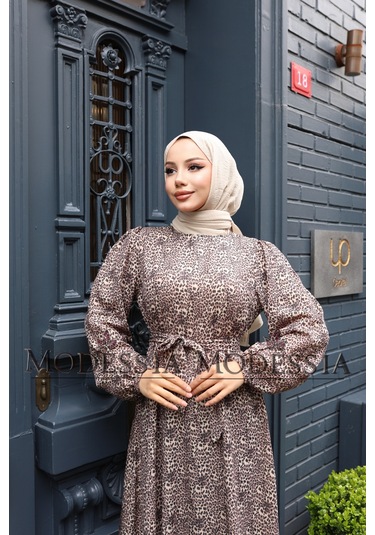 Kadın Kahve Saten Leopar Belden Kuşaklı Uzun Tesettür Elbise S9568 Kahve