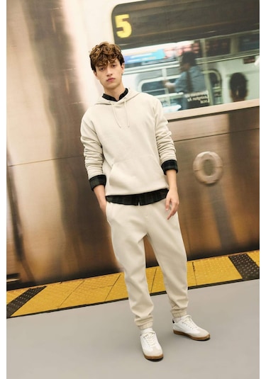 DeFacto Regular Fit Eşofman Altı Cepli Beli Bağcıklı Lastikli Paça B6155AX24AUBG766 Bej DeFacto Regular Fit Eşofman Altı Cepli Beli Bağcıklı Lastikli Paça B6155AX24AUBG766 Bej