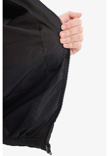 Defacto Erkek Çocuk Su İtici Kapüşonlu Fermuarlı Şişme Yelek E7497a825aubk27 Siyah