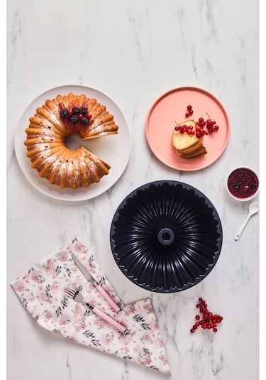 Karaca  Diamond Döküm Dilimli Kek Kalıbı 26 cm