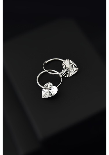 925 Ayar Gümüş Rodyum Kaplama Fırfırlı Kalp Halka Küpe Gümüş