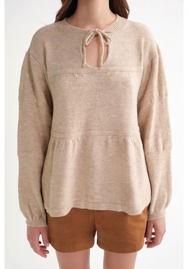 6950 Kadın Yakası Bağcıklı Pileli Triko Kazak Bej Bej