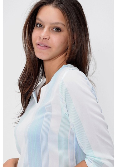 Kadın Mavi Yakası Yırtmaçlı Krep Bluz Truvakar Kol Çizgili Ve Giy Çık - Tesettüre Uygun Açık Mavi