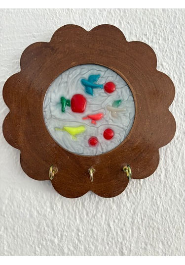Pelince - Kuş Figürlü Renkli - Epoksi Ahşap Anahtar Askılığı Tek Ürün - Çap: 18 Cm Ahşap