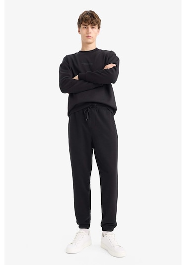 Defacto - Regular Fit Beli Bağcılı Paçası Lastikli Cepli Basic Düz Jogger Eşofman Altı E9427AX25AU Siyah Defacto - Regular Fit Beli Bağcılı Paçası Lastikli Cepli Basic Düz Jogger Eşofman Altı E9427AX25AU Siyah