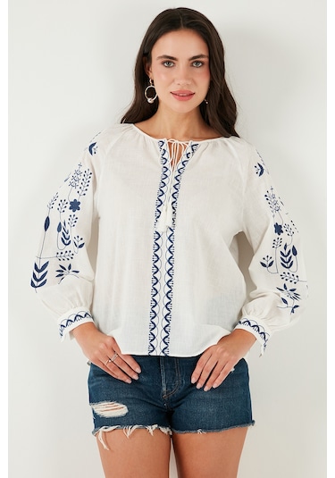 Lela Pamuklu Regular Fit Balon Kol Nakış Işlemeli Bayan Bluz 6110936 Ekru-Indigo Lela Pamuklu Regular Fit Balon Kol Nakış Işlemeli Bayan Bluz 6110936 Ekru-Indigo