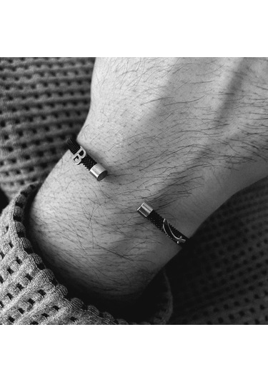 Gümüş Harf Detaylı Siyah Çelik Bileklik