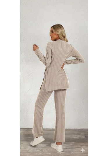 Evyora Kadın Uzun Kollu Bisiklet Yaka Yandan Yırtmaçlı Şardonlu Kaşkorse Bluz Ve Pantolon Ikili Takım Bej Evyora Kadın Uzun Kollu Bisiklet Yaka Yandan Yırtmaçlı Şardonlu Kaşkorse Bluz Ve Pantolon Ikili Takım Bej
