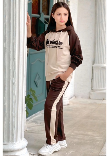 Yazı Desenli Kapşonlu Kahverengi Renk Kız Çocuk Takım Kahverengi