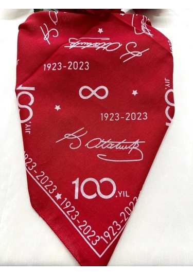 Herşey Nota Kırmızı Atatürk Silüetli Ve Imzalı Pamuk Kumaş Fular Çok Renkli