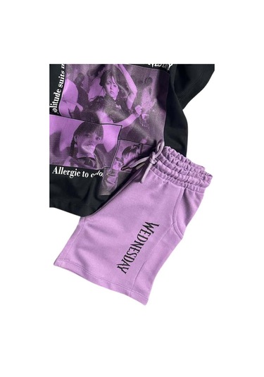 Riccotarz Kız Çocuk Wednesday Baskı Figürlü Ve Yazı Baskılı Penye T-shirt Lila Şortlu Takım Lila