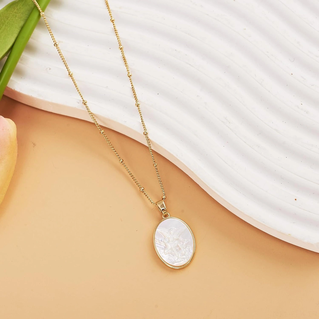 Xindoker Mikro Takımsı 18k Altın Kaplama, Doğal Beyaz Perl Taşlı 45cm Bakır Zincirli Elips Kolyeler, Korumalı Ve Şanlı Simge Gold