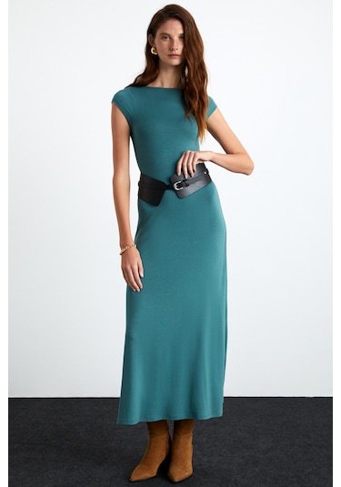 ESLY Kadın Viskon Karışımlı Kayık Yaka Slim Fit Yeşil Elbise